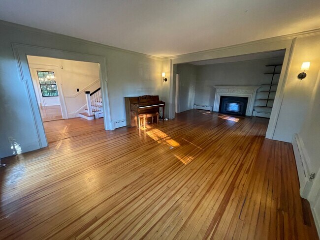 Foto del edificio - Charming 5-Bedroom 3.5 bath Home for Rent – Walk to Downtown Pittsfield $3850