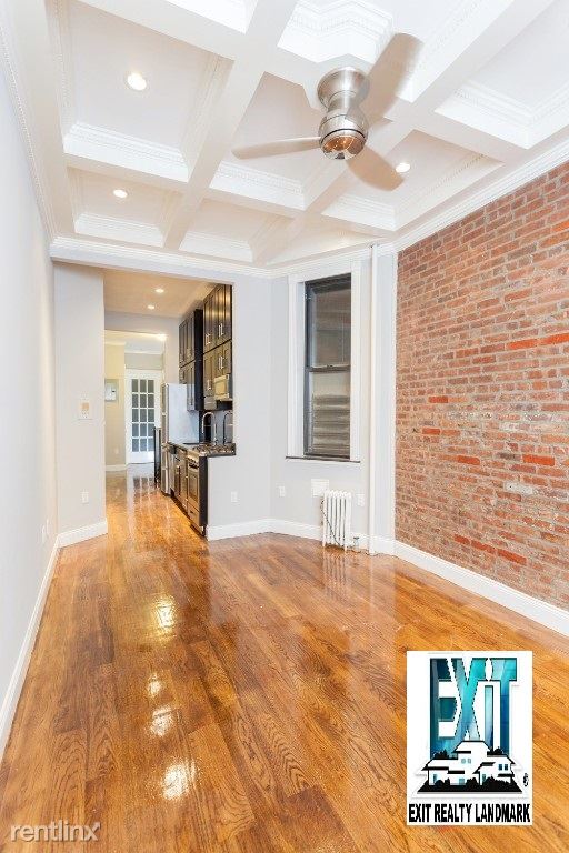 Primary Photo - 323 E 10th St