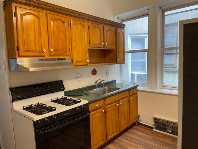 Building Photo - 3511 Park Ave