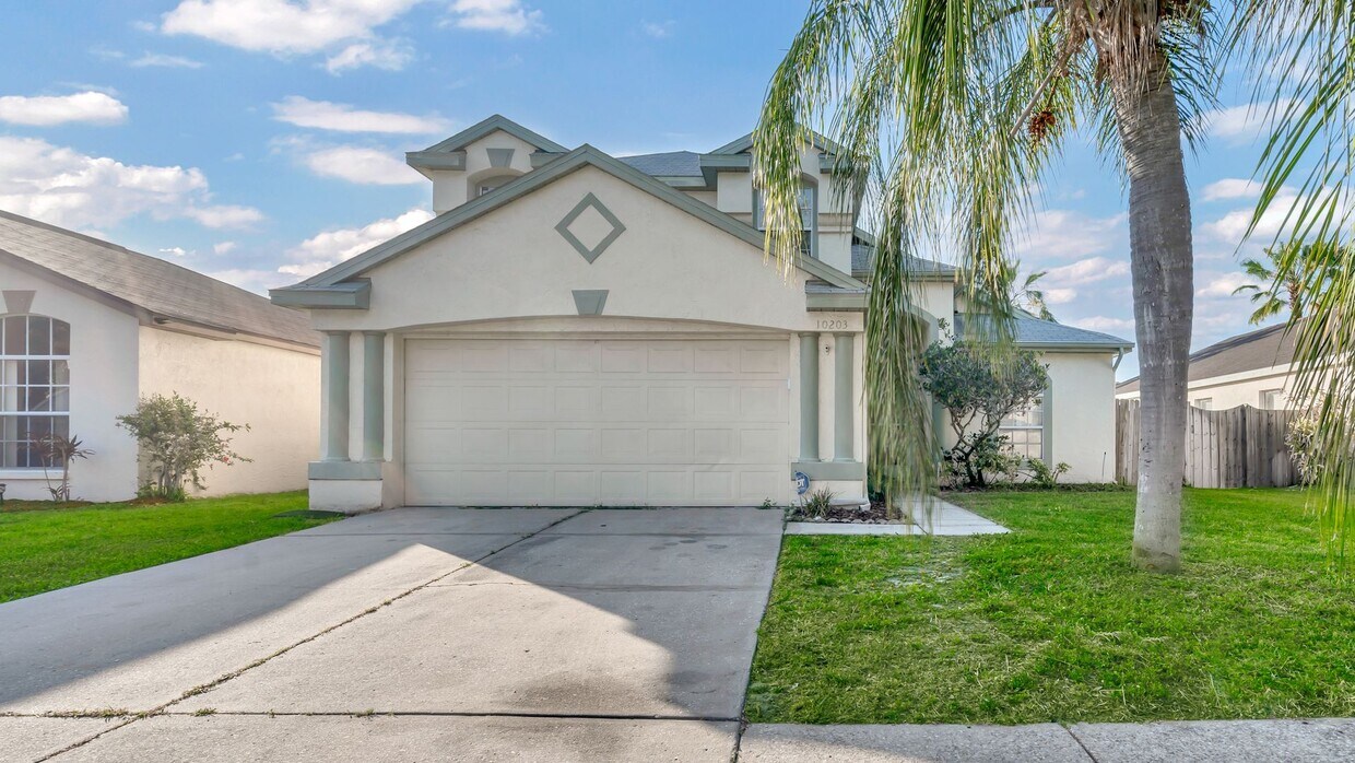 Primary Photo - Spacious 3BR/2.5BA two story home with 2 c...