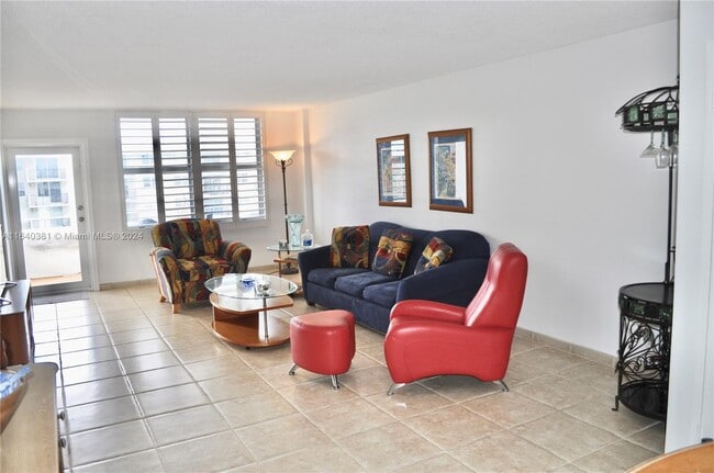 Building Photo - 9225 Collins Ave