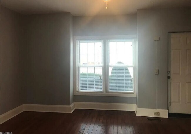 Foto del edificio - 15416 Waterloo Rd