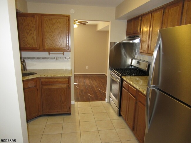 Building Photo - 164 Vista Dr