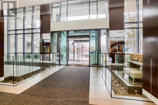 Building Photo - 225-225 Sherway Gardens Rd