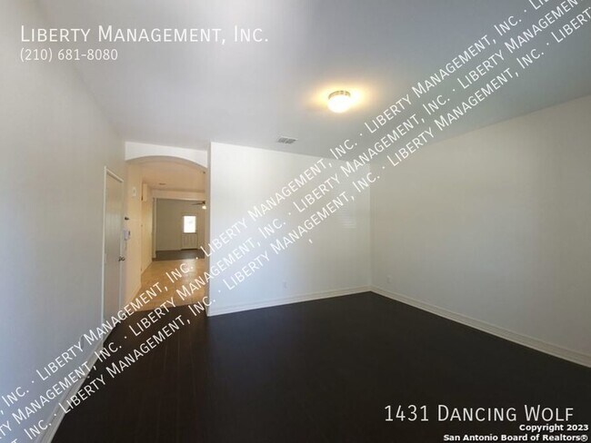 Foto del edificio - Beautiful 4 Bedroom Home in the Lovely Nei...