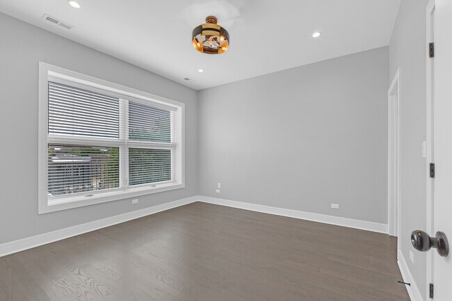 Foto del edificio - 4827 S St Lawrence Ave