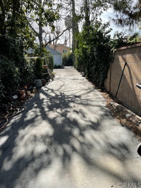 Foto del edificio - 8838 Ardendale Ave