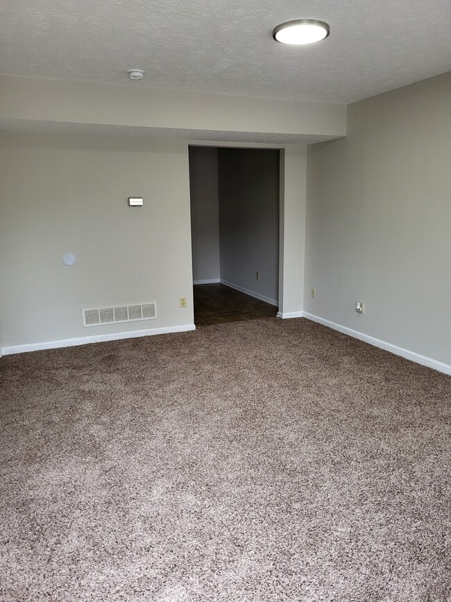 Building Photo - 104 Kayla Dr