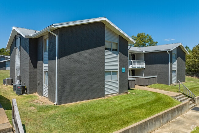 Building Photo - Pines Apartments