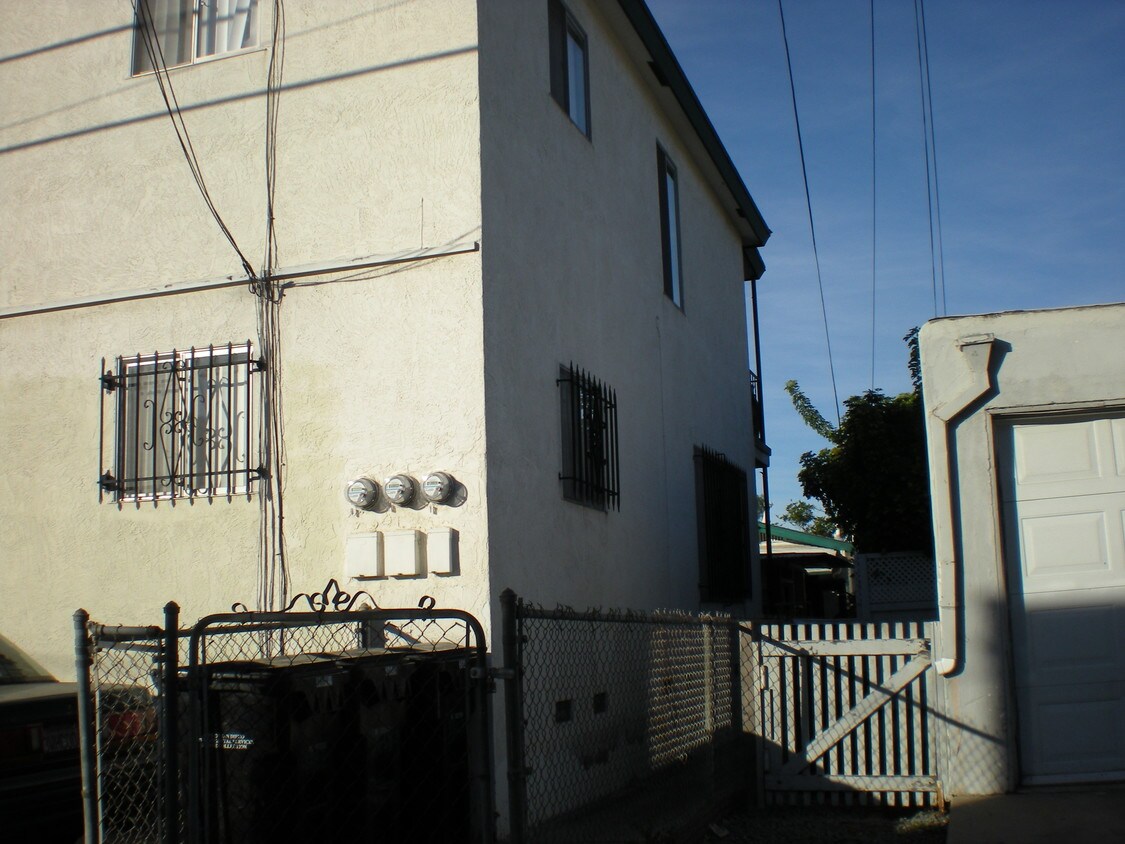 Foto del edificio - 3667-3669 Van Dyke Ave