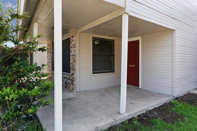 Building Photo - 3009 W Slaughter Ln