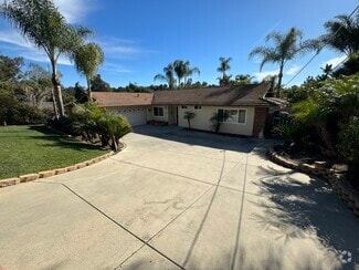 Building Photo - 1725 Hillcrest Ln