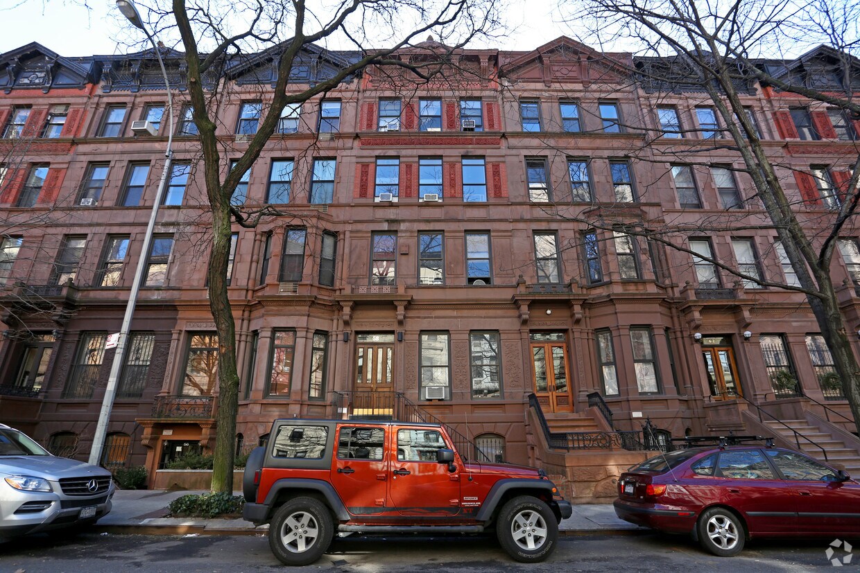 Building Photo - 58 W 89th St