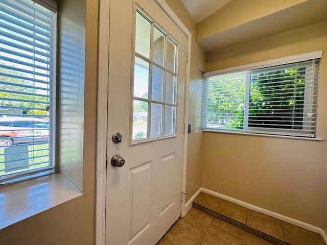 Building Photo - Charming 2-Bedroom, 1-Bathroom in Sacramento!