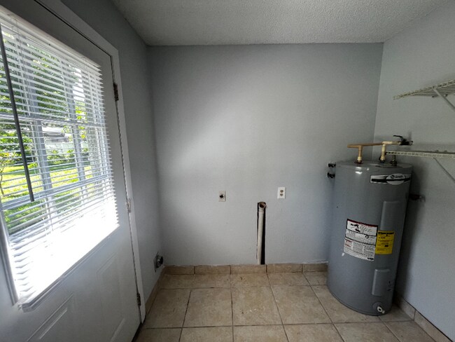 Foto del edificio - 1325 Tom Watson Rd
