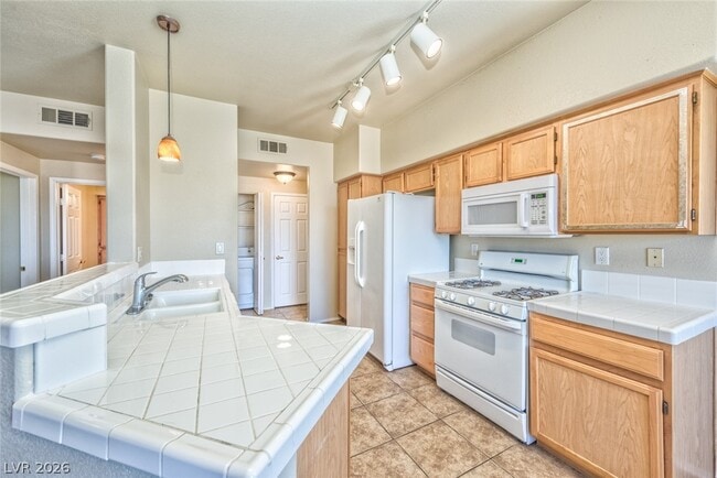 Building Photo - 1050 E Cactus Ave