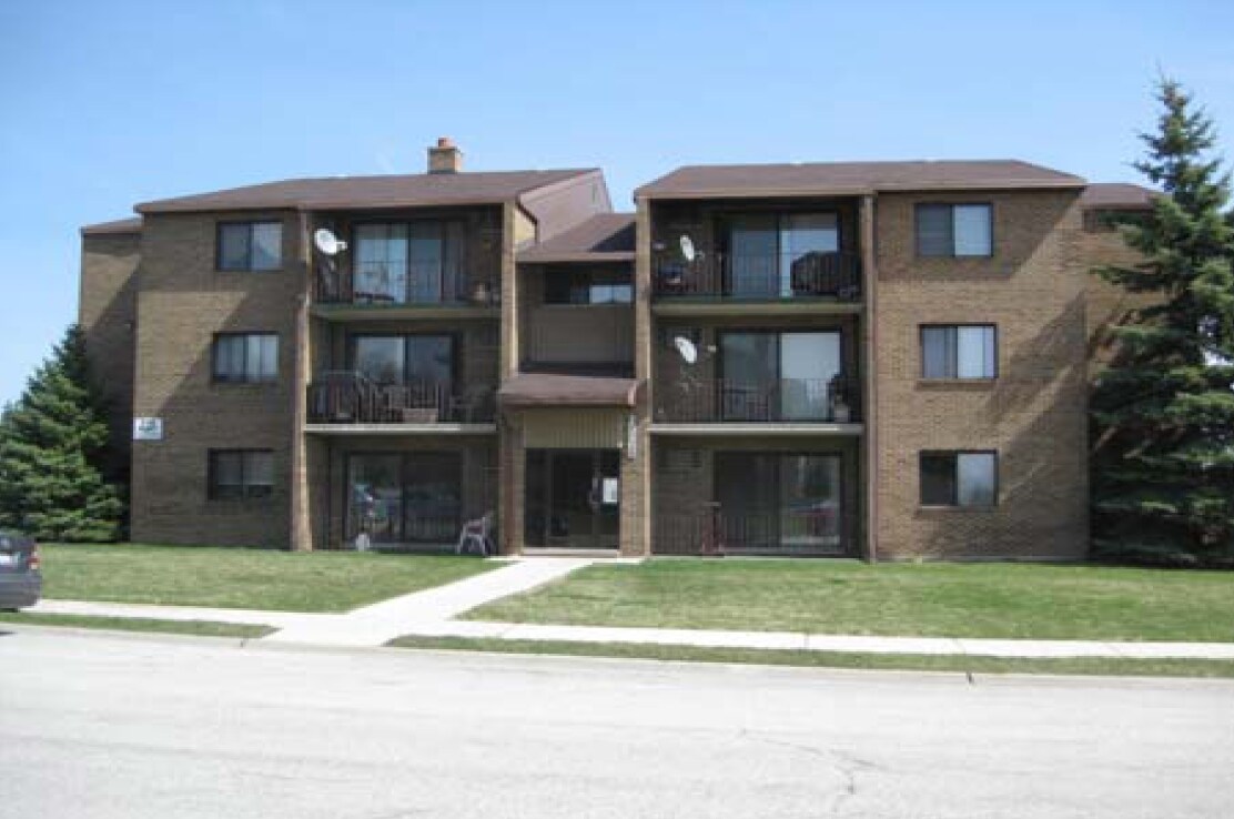 Primary Photo - 15265-15285 La Reina Real St
