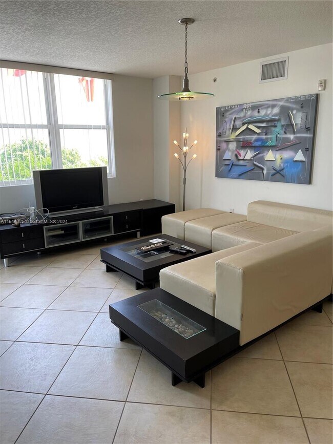 Foto del edificio - 1555 N Treasure Dr