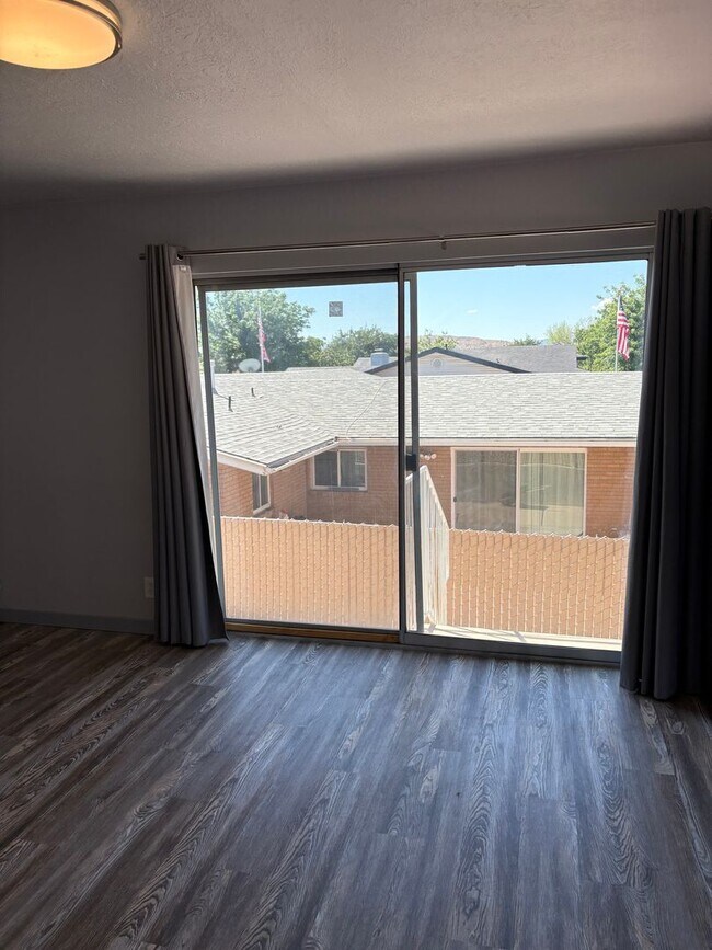 Building Photo - St. George Townhome with a Basement!