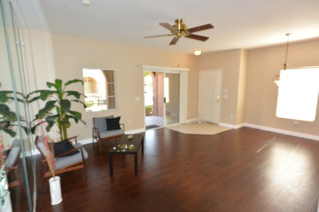 Building Photo - 1st Flr Condo 2 Bed W/Den - Gated Communit...