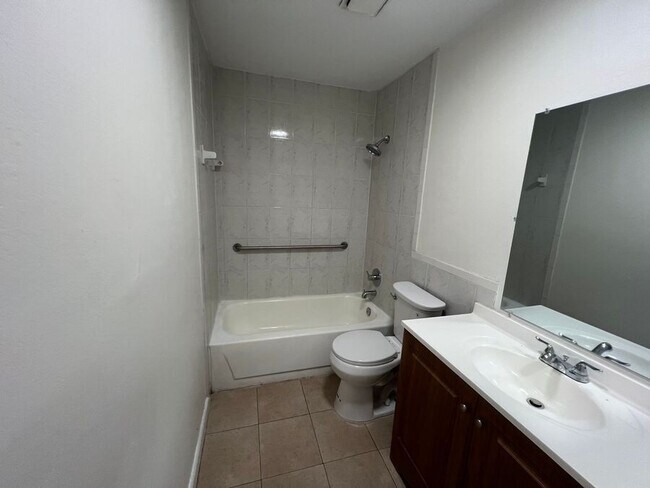 Foto del edificio - 312 E Tomlin St