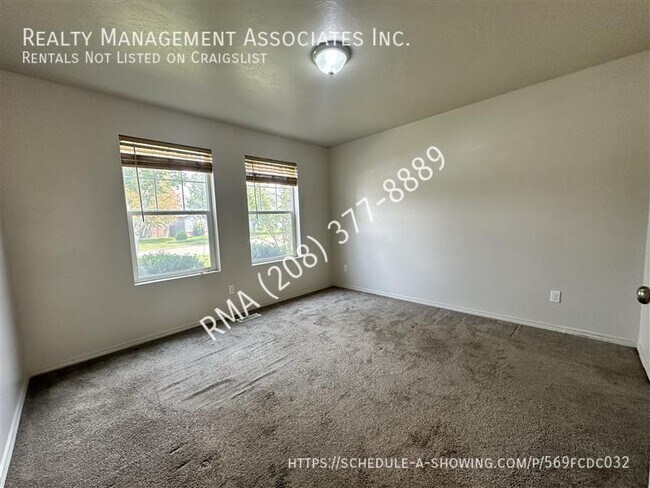 Building Photo - Charming 3 Bedroom Home Located in the Hea...