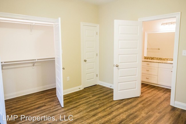 Building Photo - 5015 Jerry St