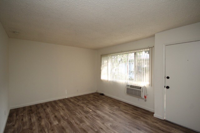 Building Photo - 433 N Mar Vista Ave