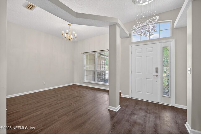 Foto del edificio - 648 W Johns Crk Pkwy
