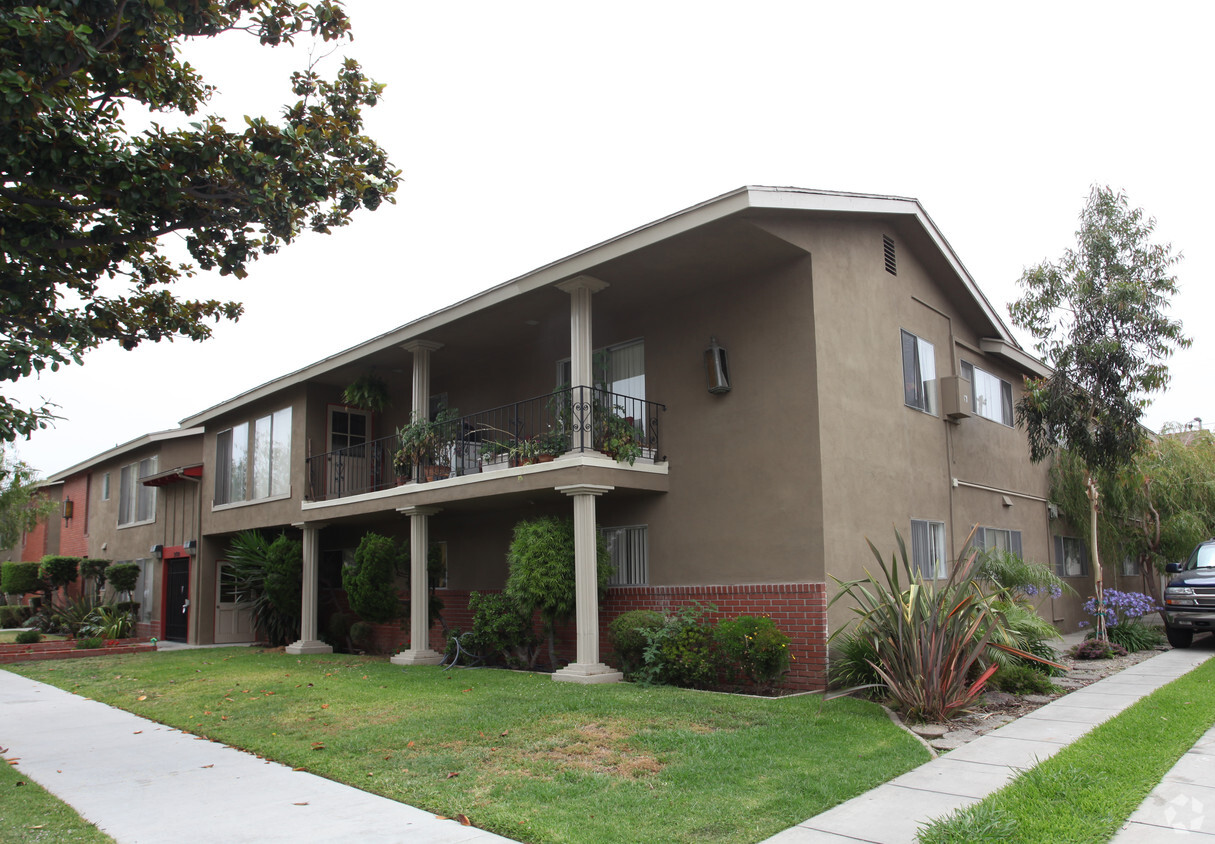 Primary Photo - Sand Castle Apartments