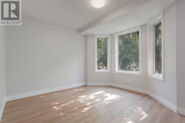 Photo du bâtiment - 459 Palmerston Blvd