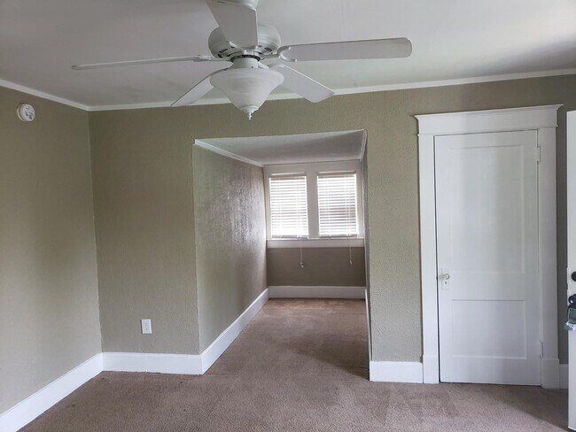 Foto del edificio - 2112 Ashwood Ave