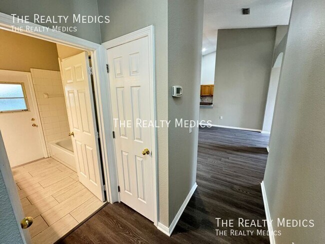 Foto del edificio - 4459 White Oak Cir
