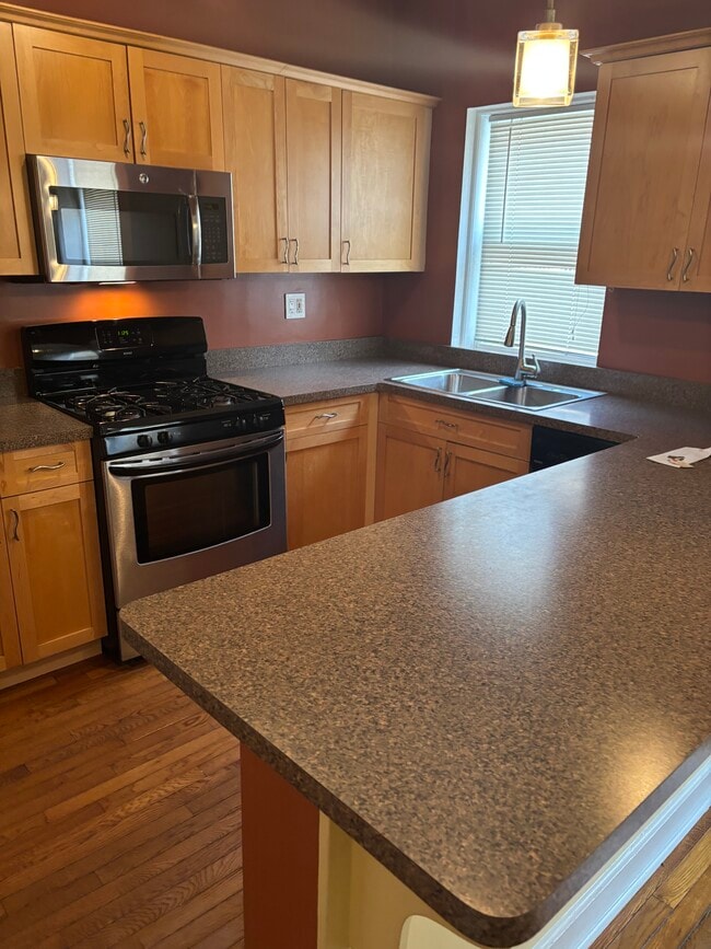 Building Photo - 816 W Lakeside Pl