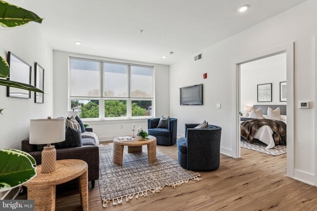 Building Photo - 139 W Chelten Ave