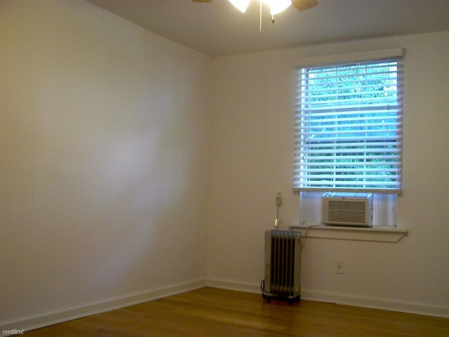 Building Photo - 513 W Rosewood Ave