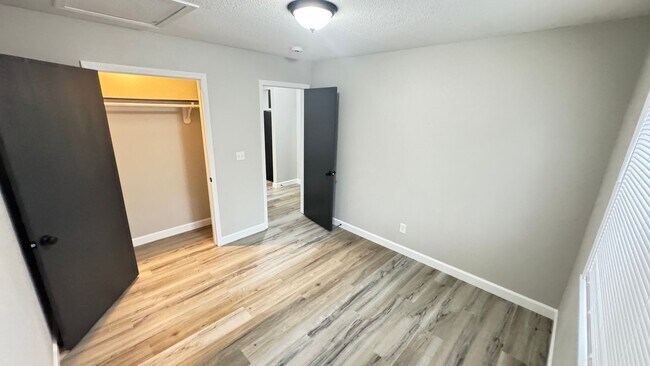 Foto del edificio - 2 Bedroom , 1 Bathroom Apartment!