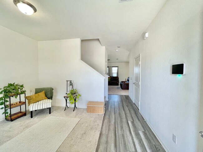 Foto del edificio - 4931 Jovian-