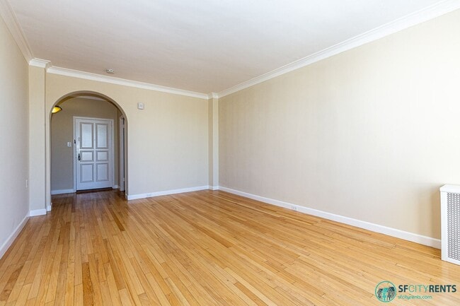 Building Photo - Russian Hill: Remodeled 3rd Floor Art Deco...