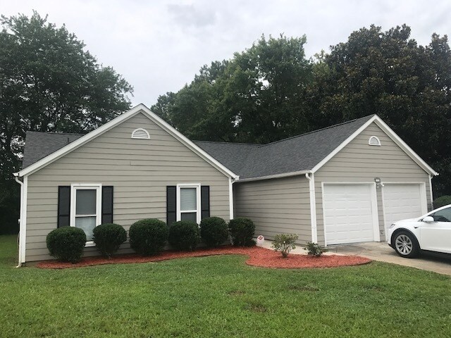 Primary Photo - Charming 3br/2ba Ranch*** Ready for IMMEIA...