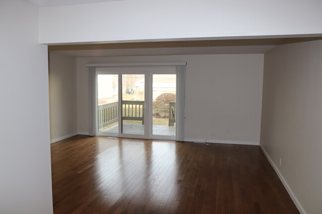Building Photo - 46 Lawson Ln