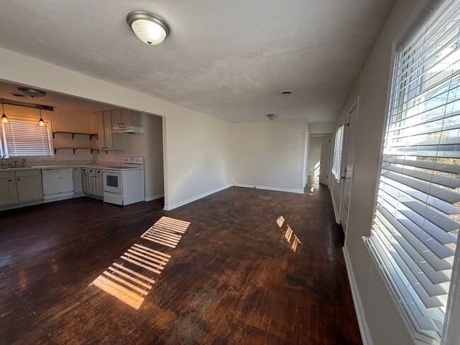 Building Photo - Welcome to Your New Rental Home in Athens,...