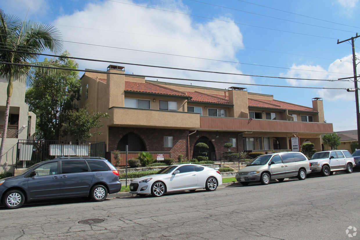 Building Photo - Spencer Terraces