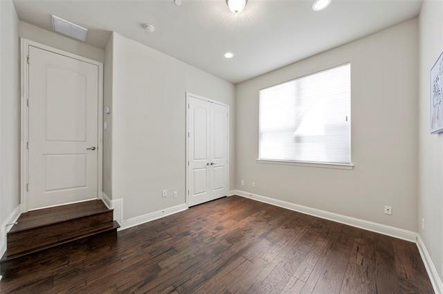 Foto del edificio - 5709 Lois Ln