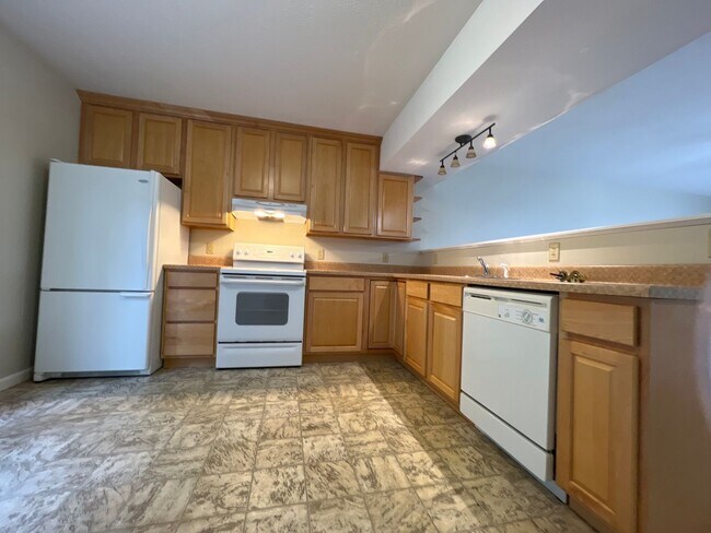 Foto del edificio - 2 Bedroom townhouse with garage near Med Center - Available 08/05!