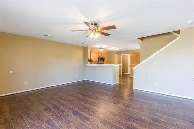 Foto del edificio - 988 Birnham Woods Blvd