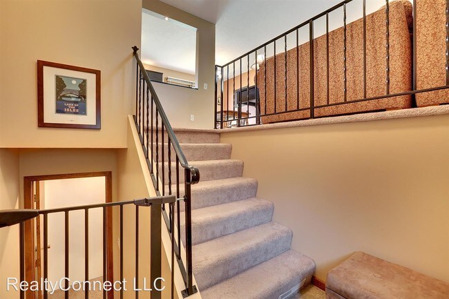 Building Photo - 10564 Maple Valley Dr