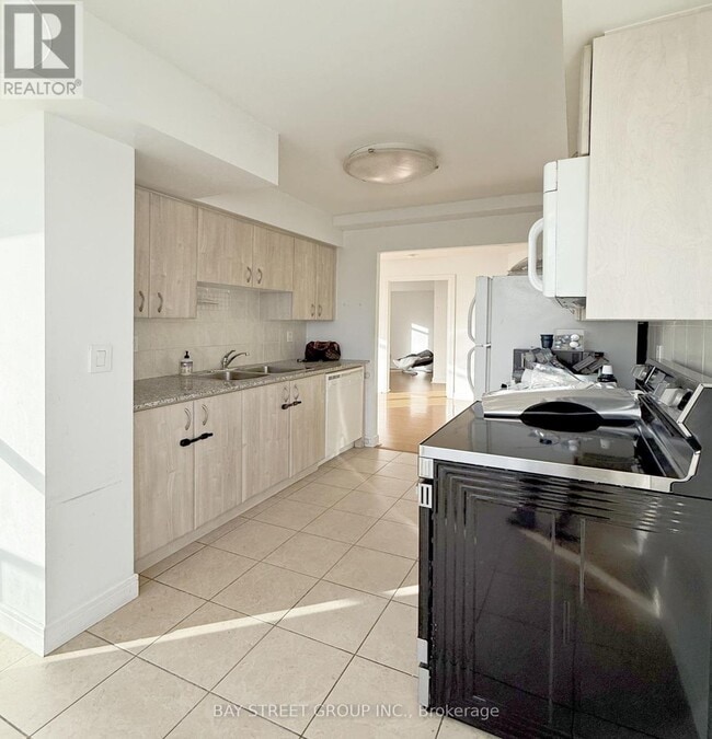 Building Photo - 31 Bales Ave