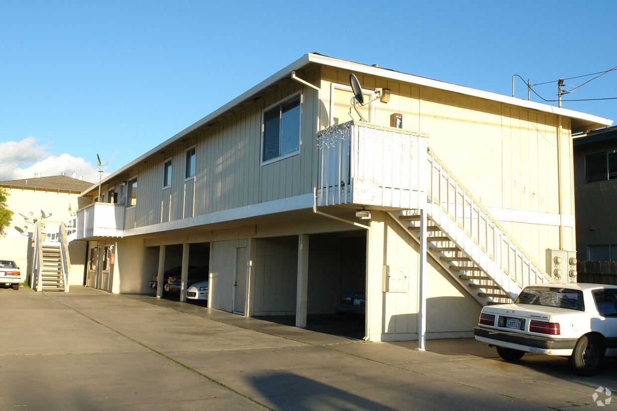 Primary Photo - 1149 E Laurel Dr