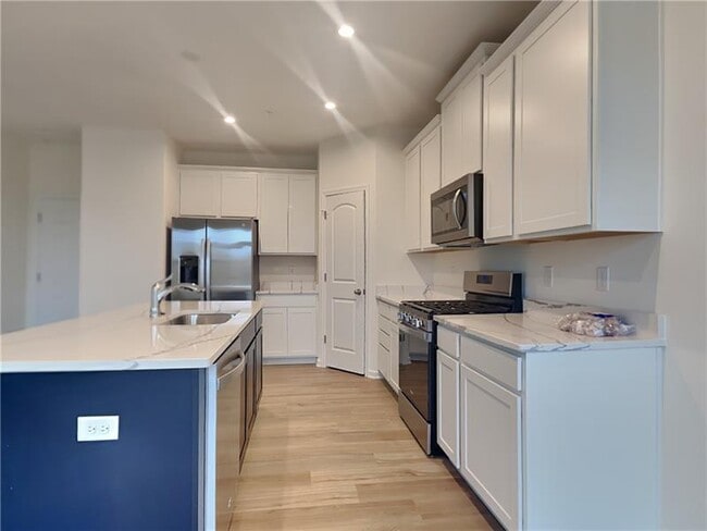 Building Photo - 137 Sweetwater Dr